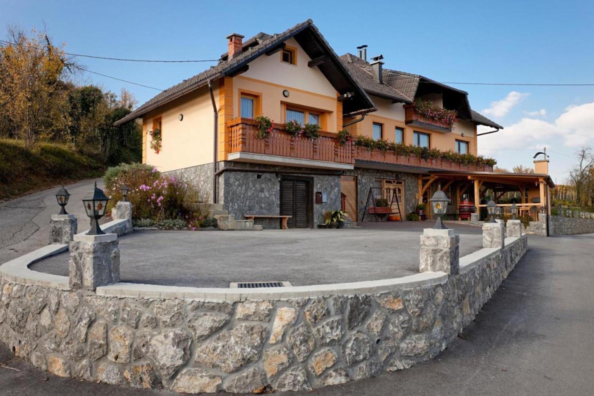 Tourist Farm Skrbina Apartments - Happy Rentals Smarjeske Toplice Exterior foto